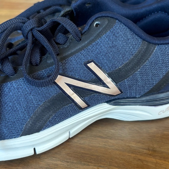 New Balance 711 V3 Womens Blue Running Shoes sz 7 - Picture 2 of 8